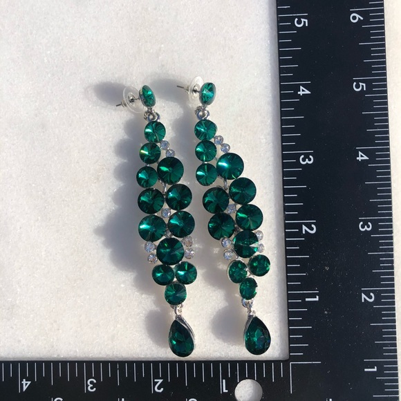 Beautiful vibrant emerald green earrings 4 inch drop - Picture 5 of 10